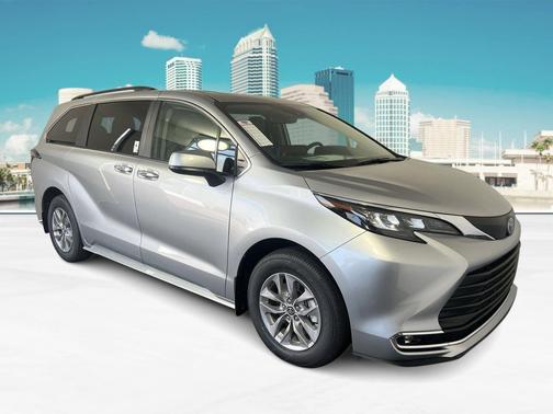 Celestial Silver Metallic 2024 Toyota Sienna XLE