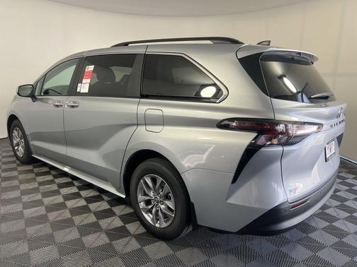 Celestial Silver Metallic 2024 Toyota Sienna XLE