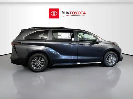 2025 Toyota Sienna XLE