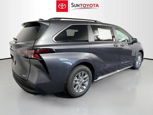2025 Toyota Sienna XLE