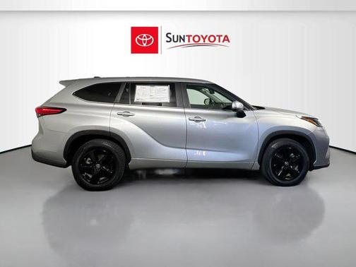 Celestial Silver Metallic 2023 Toyota Highlander LE