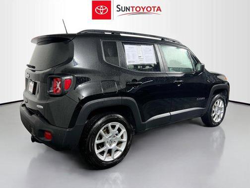 Black Clearcoat 2022 Jeep Renegade Latitude