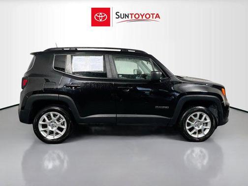 Black Clearcoat 2022 Jeep Renegade Latitude