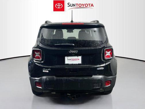Black Clearcoat 2022 Jeep Renegade Latitude