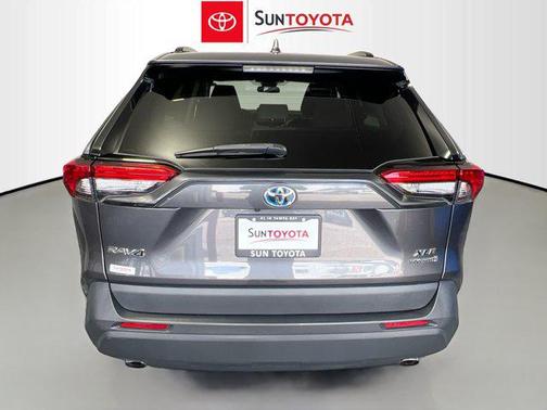 2022 Toyota RAV4 Hybrid XLE
