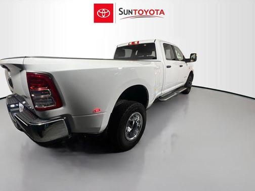 2024 RAM 3500 Big Horn Crew Cab 4x4 8' Box