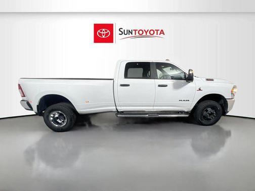 2024 RAM 3500 Big Horn Crew Cab 4x4 8' Box