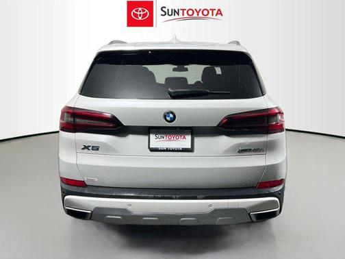 White Metallic 2023 BMW X5 xDrive40i