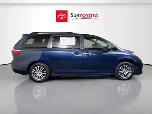 2018 Toyota Sienna XLE