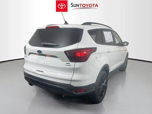OXFORD WHITE 2019 Ford Escape SE