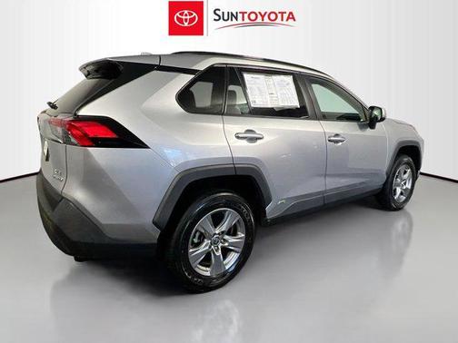 2022 Toyota RAV4 Hybrid XLE