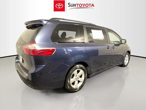 Parisian Night Pearl 2020 Toyota Sienna LE