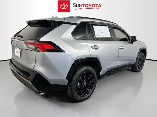 2022 Toyota RAV4 Hybrid SE