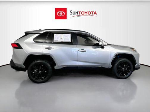 2022 Toyota RAV4 Hybrid SE