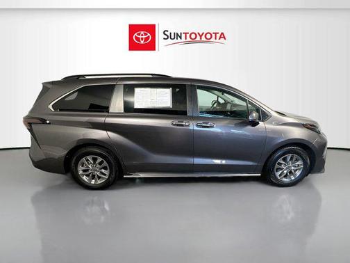 2023 Toyota Sienna XLE