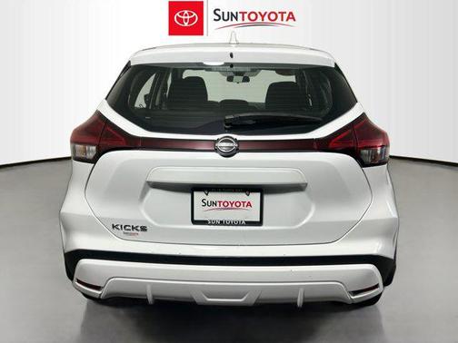 2024 Nissan Kicks S