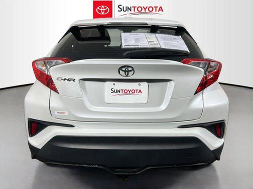 2022 Toyota C-HR XLE