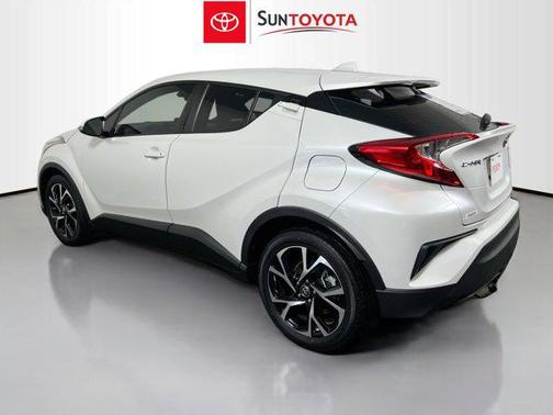 2022 Toyota C-HR XLE