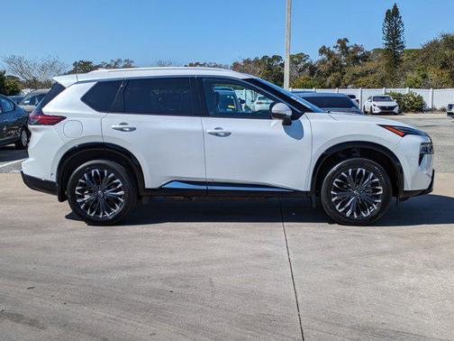 Everest White Pearl 2024 Nissan Rogue Platinum