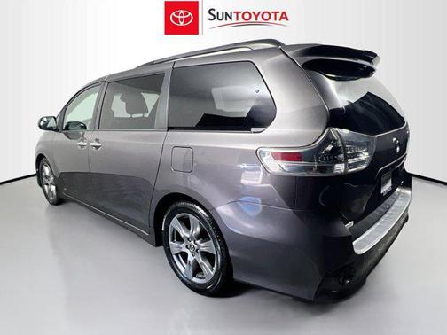 2019 Toyota Sienna SE