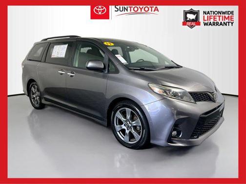 2019 Toyota Sienna SE