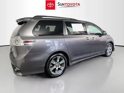 2019 Toyota Sienna SE