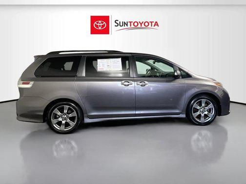 2019 Toyota Sienna SE