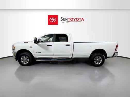 Bright White Clearcoat 2024 RAM 2500 Big Horn Crew Cab 4x4 8' Box