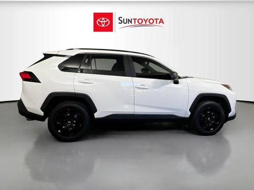 2020 Toyota RAV4 LE
