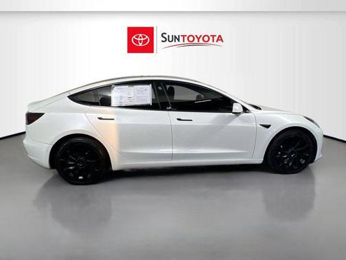 Pearl White Multi-Coat 2022 Tesla Model 3 Long Range