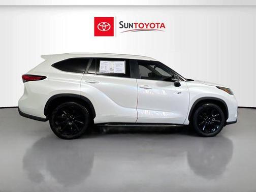 Wind Chill Pearl 2023 Toyota Highlander XLE