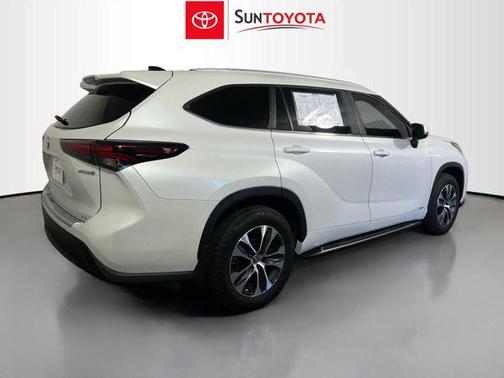 2024 Toyota Highlander Hybrid XLE