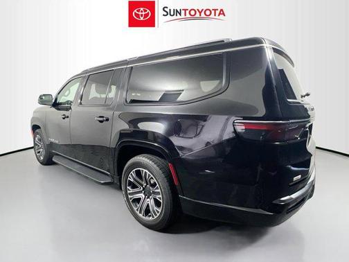 2023 Jeep Wagoneer L Series II 4x2