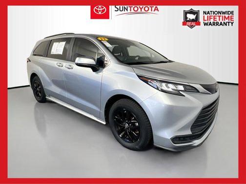 2022 Toyota Sienna LE