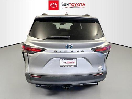 2022 Toyota Sienna LE
