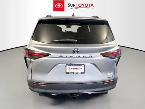 2022 Toyota Sienna LE