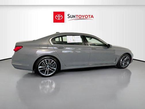 2022 BMW 750 i xDrive