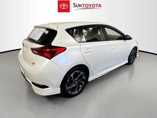 Blizzard Pearl 2018 Toyota Corolla iM Base