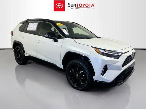 Wind Chill Pearl/Midnight Black Metallic 2025 Toyota RAV4 Hybrid SE