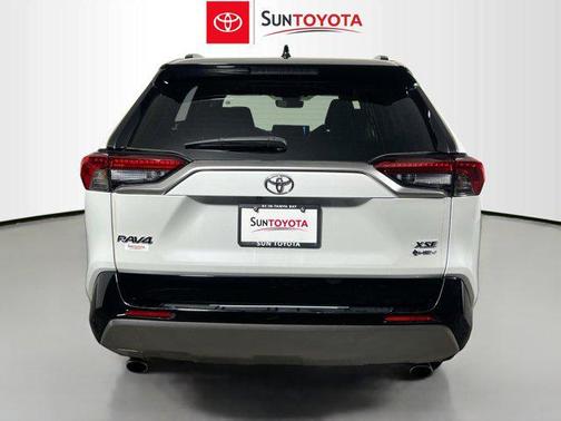 Wind Chill Pearl/Midnight Black Metallic 2025 Toyota RAV4 Hybrid SE