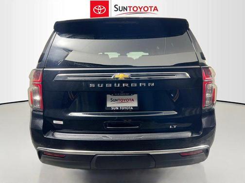 2023 Chevrolet Suburban LT