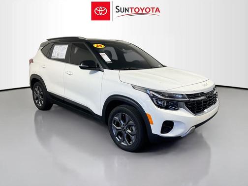Clear White/Black Roof 2024 Kia Seltos S