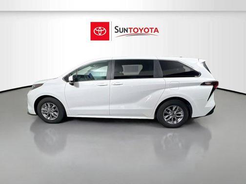2025 Toyota Sienna LE