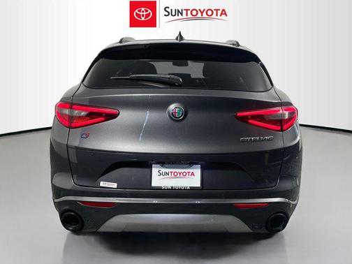 Vesuvio Gray Metallic 2023 Alfa Romeo Stelvio Ti