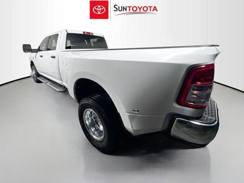 2023 RAM 3500 Big Horn Crew Cab 4x4 8' Box