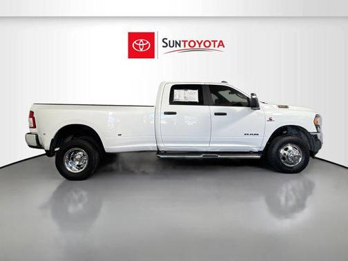2023 RAM 3500 Big Horn Crew Cab 4x4 8' Box