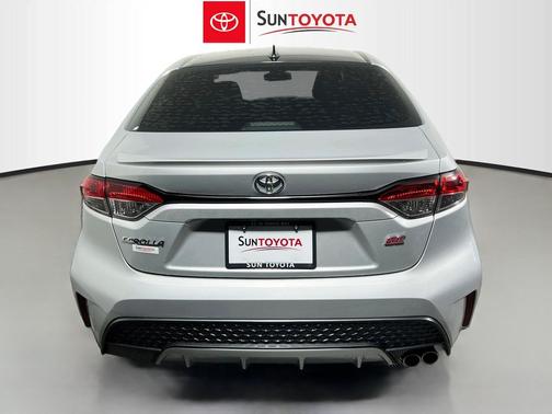 Classic Silver Metallic w/Black Sand Pearl Roof 2021 Toyota Corolla SE