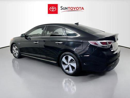 2017 Hyundai SONATA Hybrid Limited