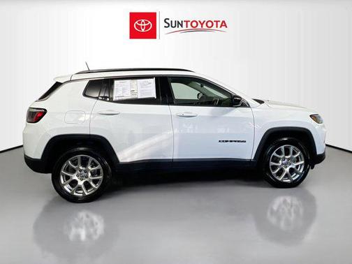 2022 Jeep Compass Latitude Lux