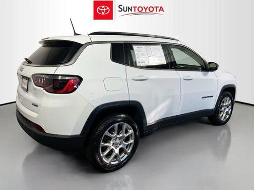 2022 Jeep Compass Latitude Lux